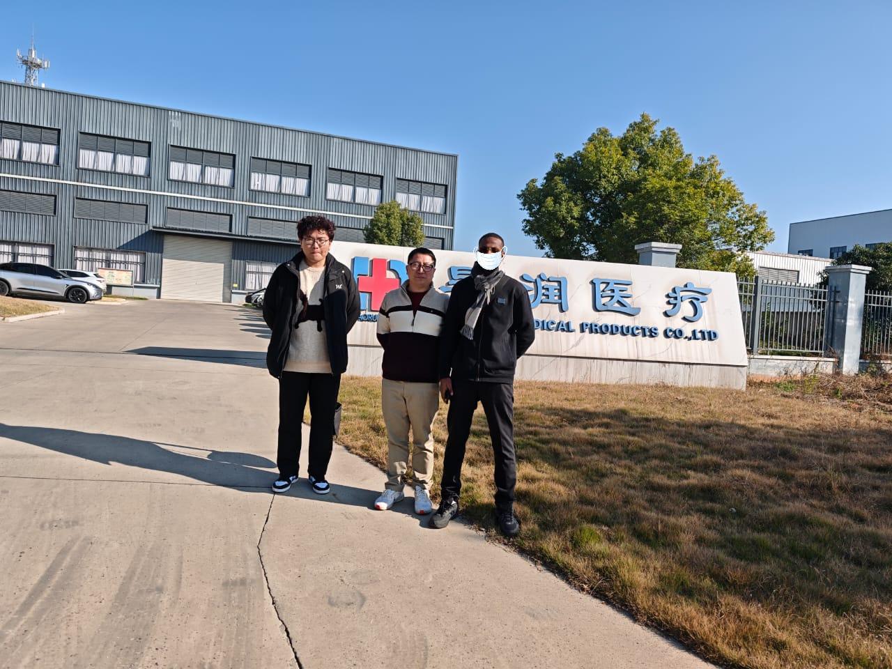 Afrika-klient besøger vores fabrik den 15. december 2025: Fremme potentiale for dybdegående samarbejde